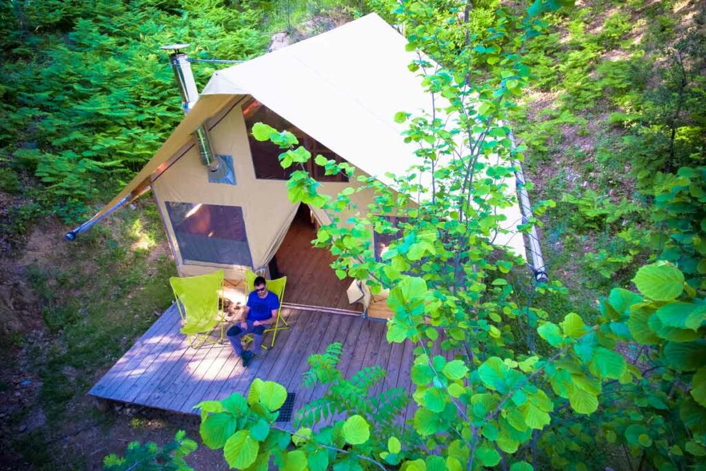 Glamping: L’Art de camper avec style